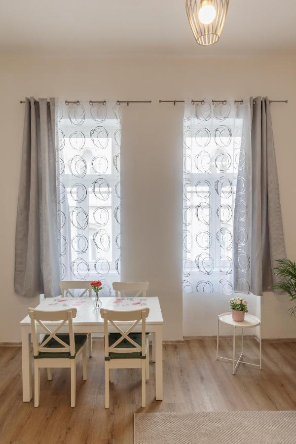 Emily'S Lovely Place Budapest Luaran gambar