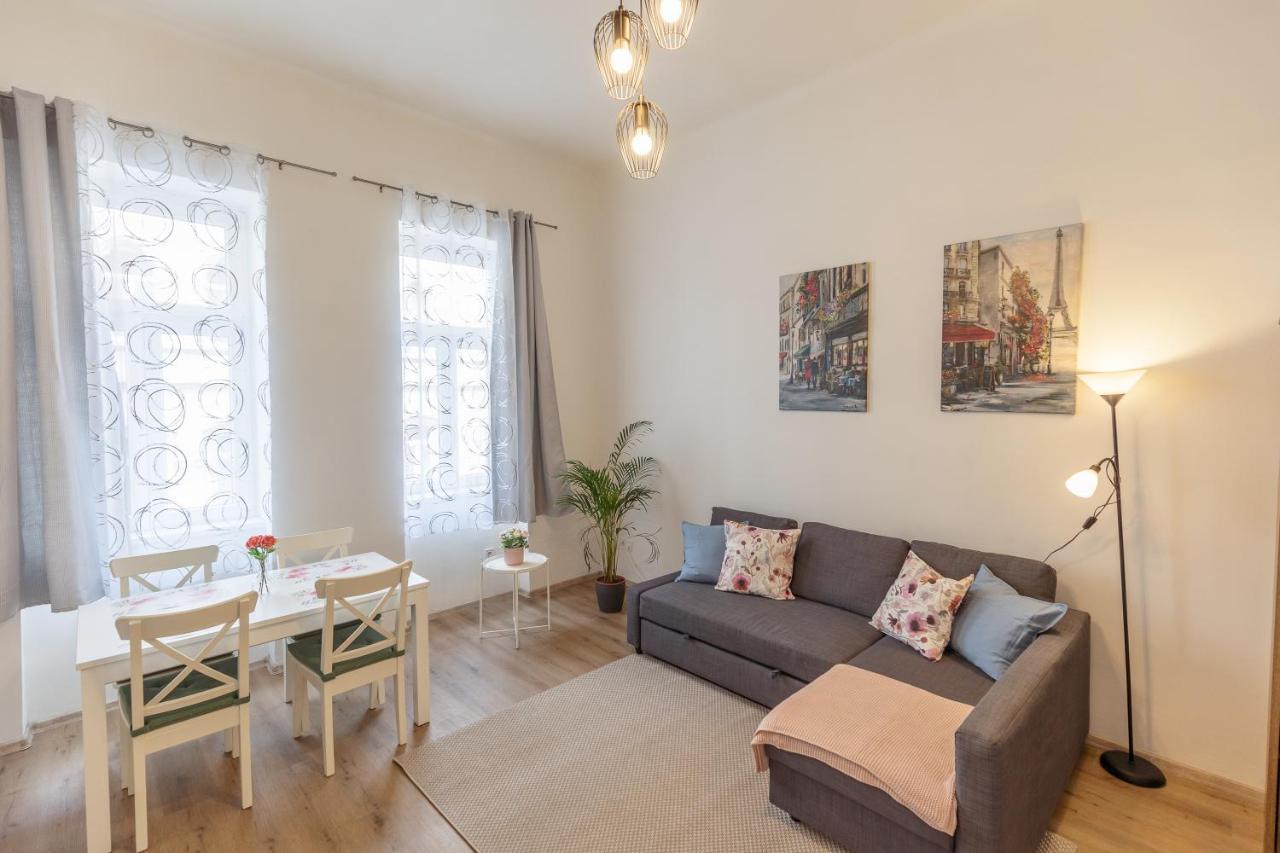 Emily'S Lovely Place Budapest Luaran gambar