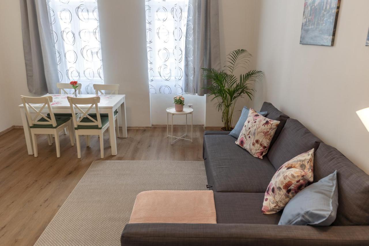 Emily'S Lovely Place Budapest Luaran gambar