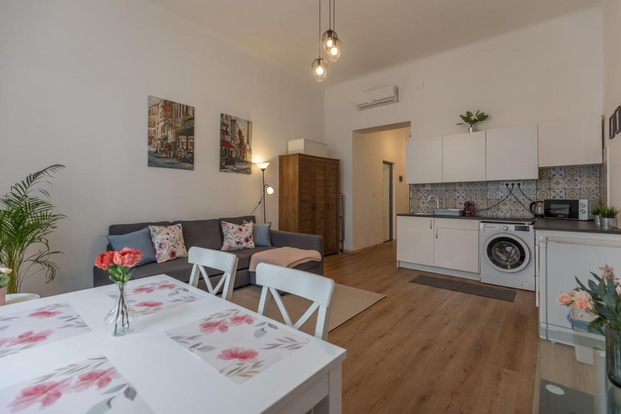 Emily'S Lovely Place Budapest Luaran gambar