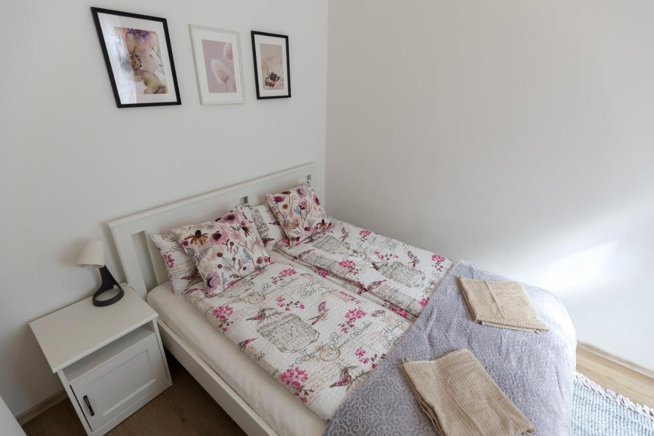 Emily'S Lovely Place Budapest Luaran gambar