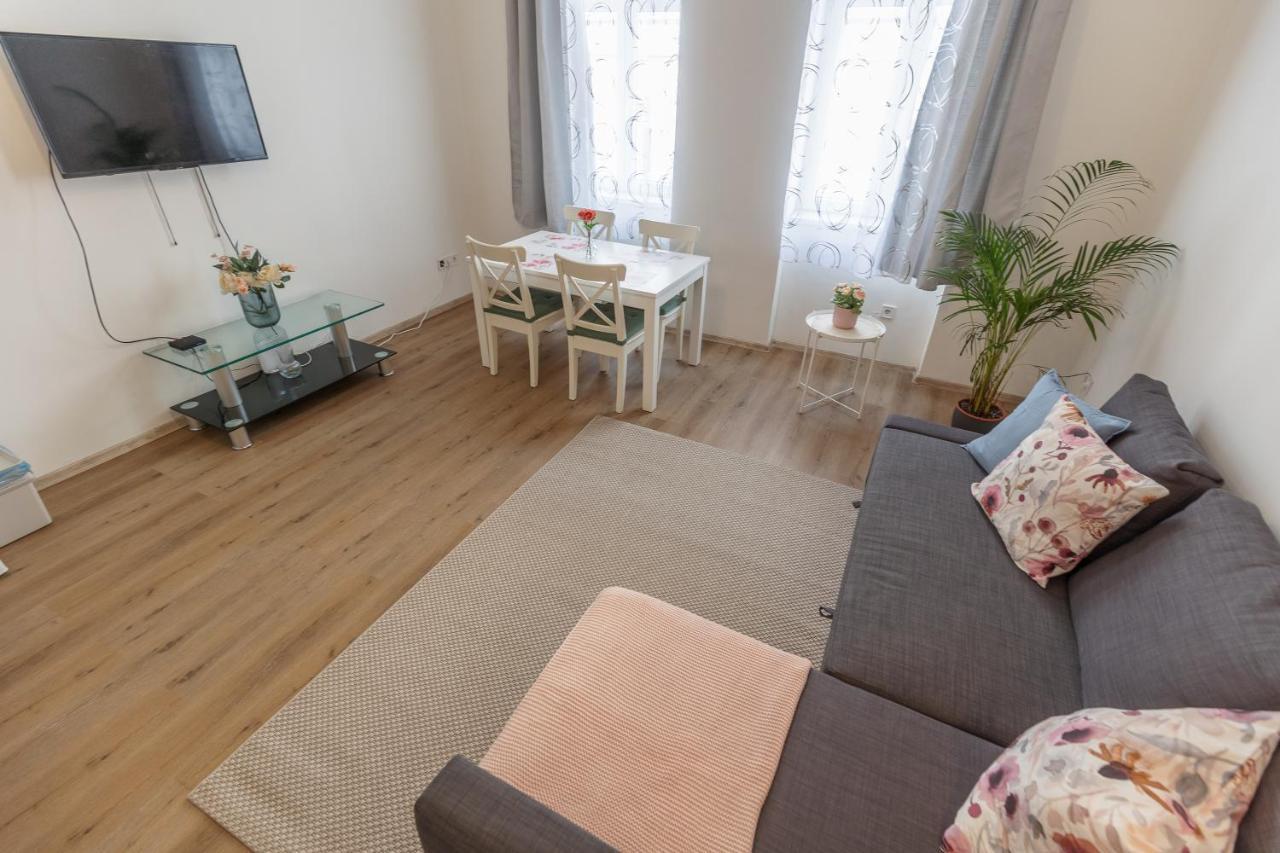 Emily'S Lovely Place Budapest Luaran gambar