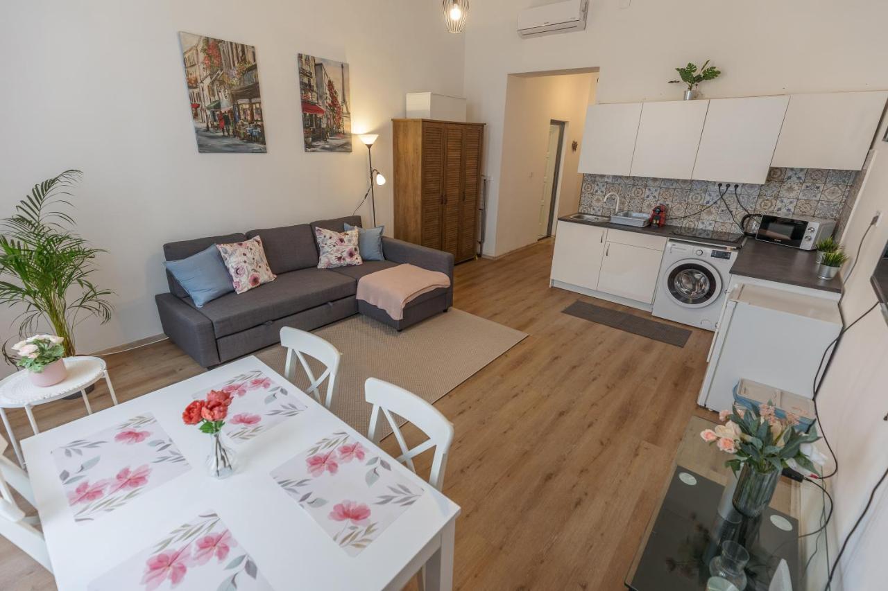 Emily'S Lovely Place Budapest Luaran gambar