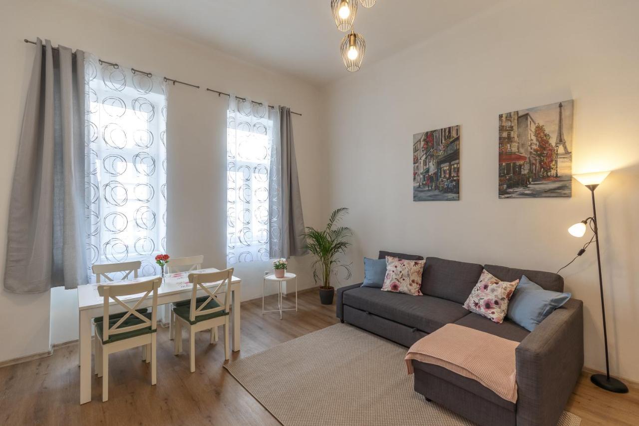 Emily'S Lovely Place Budapest Luaran gambar