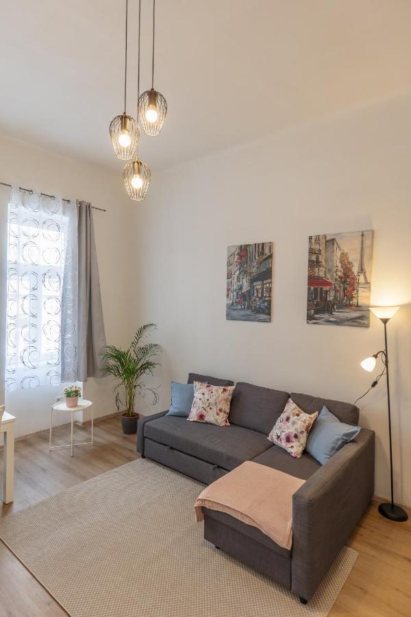 Emily'S Lovely Place Budapest Luaran gambar
