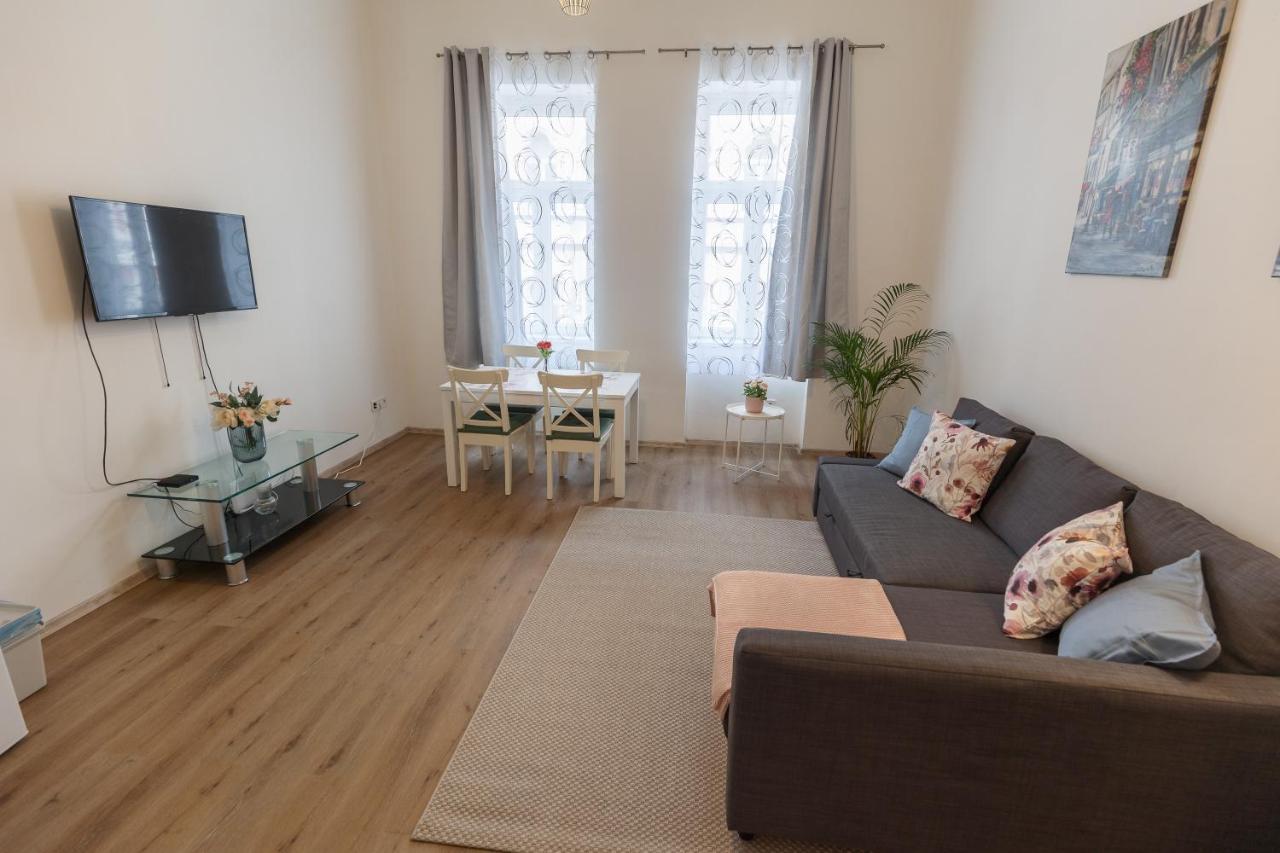Emily'S Lovely Place Budapest Luaran gambar